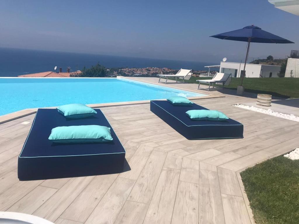 Villa Luxury Blue&blanc Piscina A Sfioro Isola *
